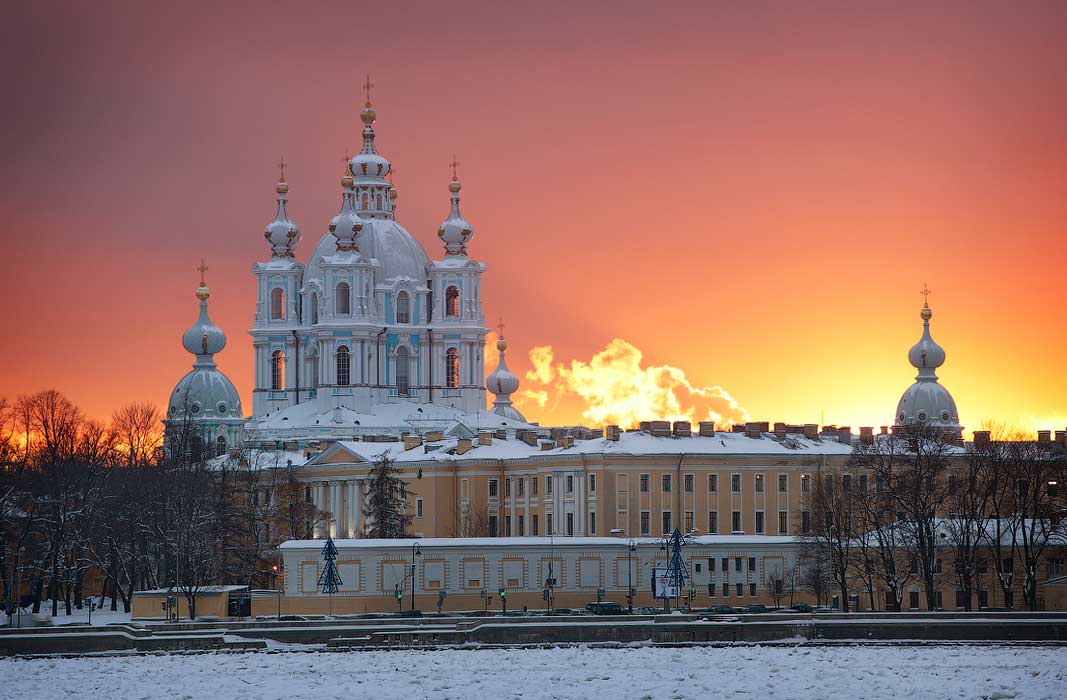 Архитектурные достопримечательности России: Смольный собор