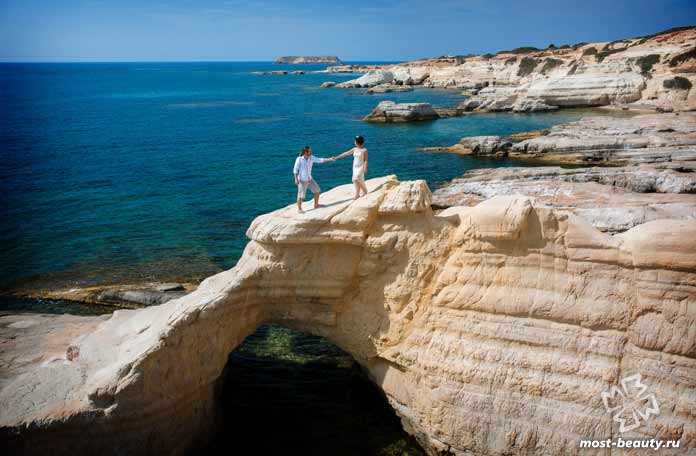 Популярные пляжи Кипра: Белые скалы
