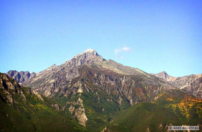 Гора Бархан-Уула