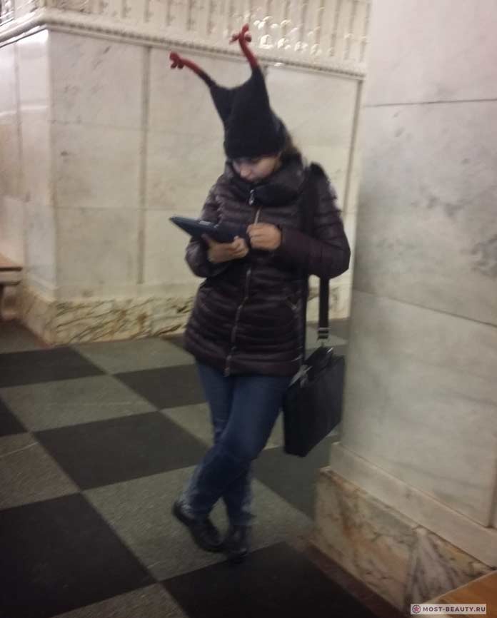 Более 100 убойных фото модниц в метро: Шапка классная