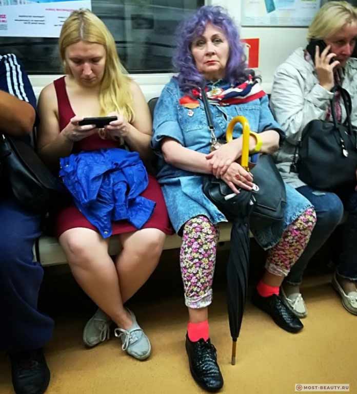 Более 100 убойных фото модниц в метро