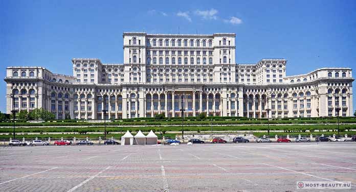 Здание Парламента в Бухаресте