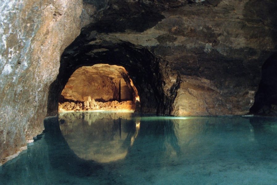 Подземное озеро Seegrotte