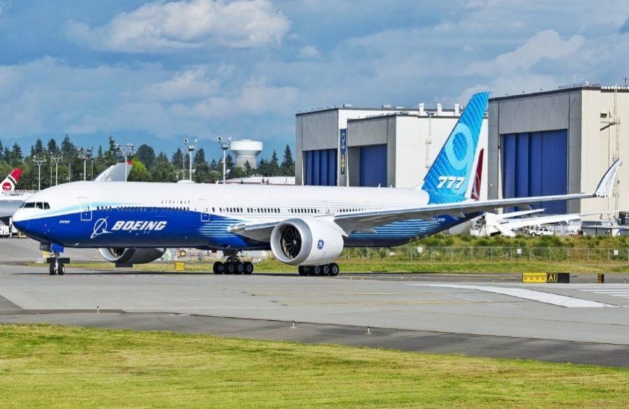 Boeing 777-900