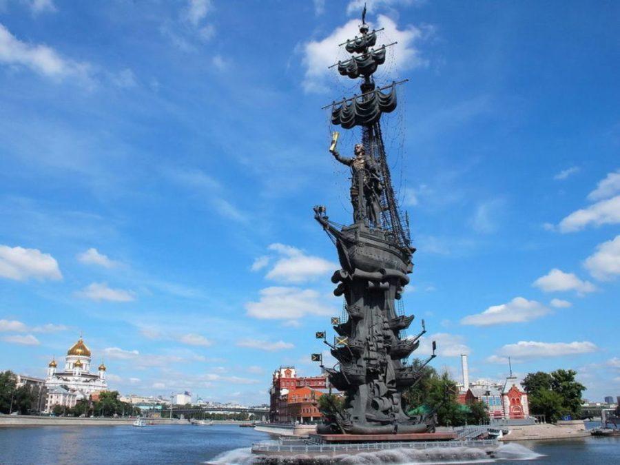 Статуя Петра Первого (98 м.) Россия
