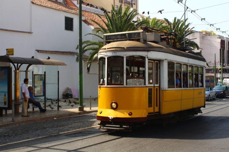 Музыкальный вагончик в Лиссабоне